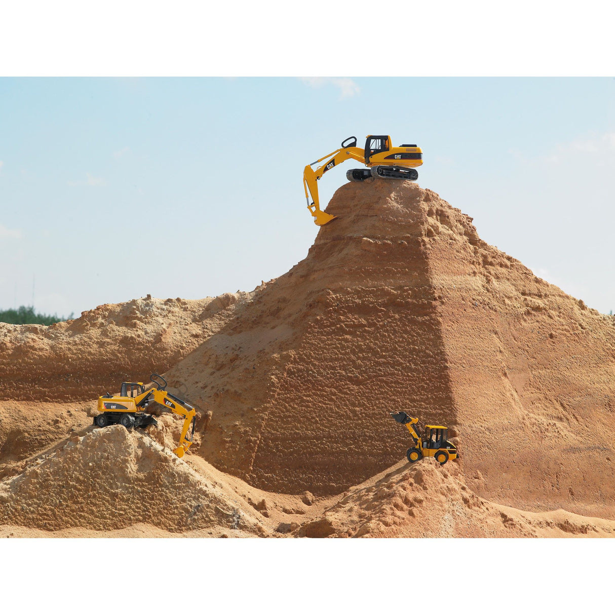 Cat® Wheeled excavator - Farm Toy