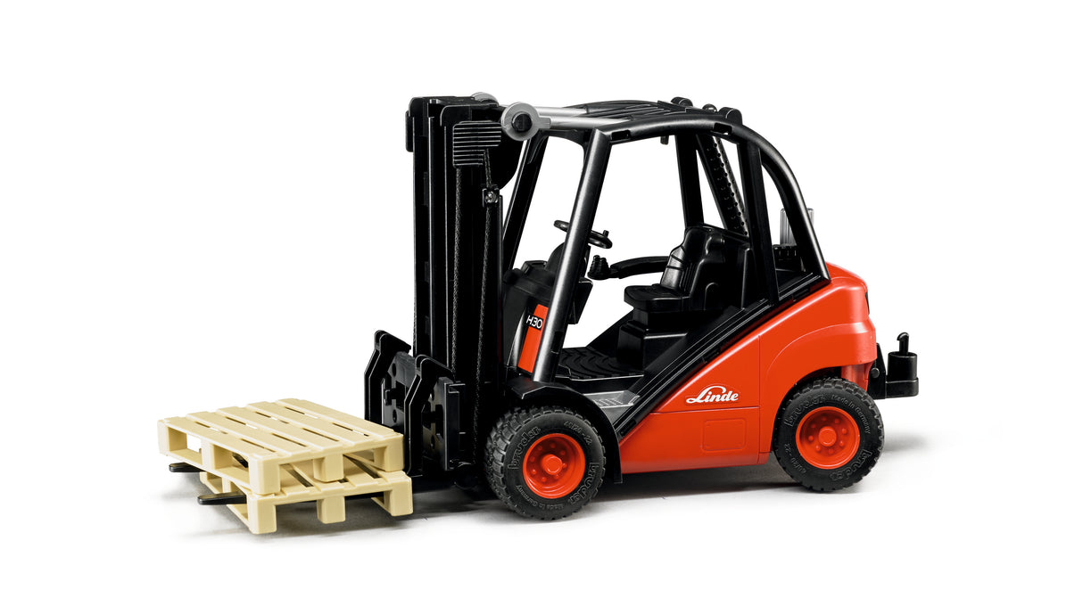 A toy linde forklift model, primarily black and red, with a double-stage lift mast, two fork prongs, and two pallets.