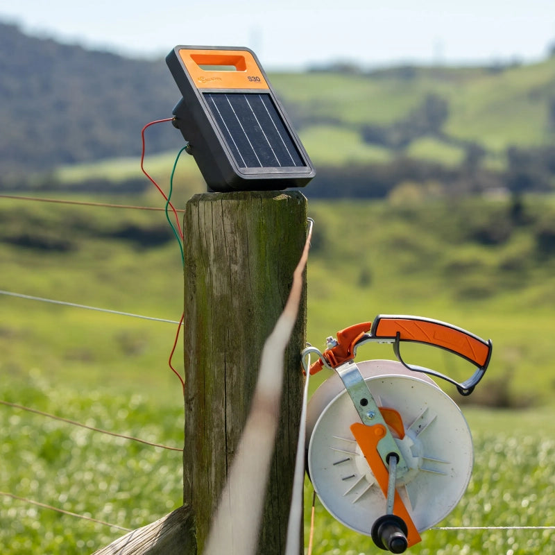 Solar Powered Electric Fence Energiser Inc Lithium Battery