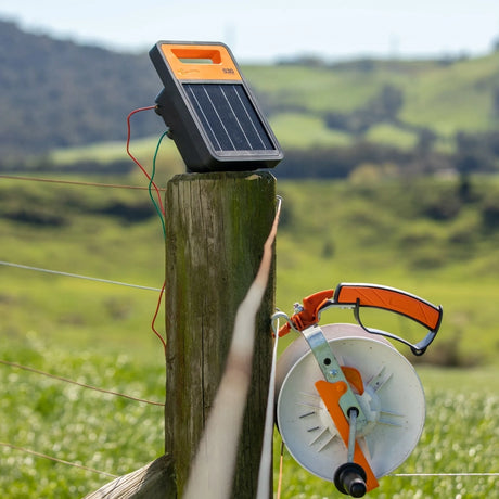Solar Powered Electric Fence Energiser Inc Lithium Battery