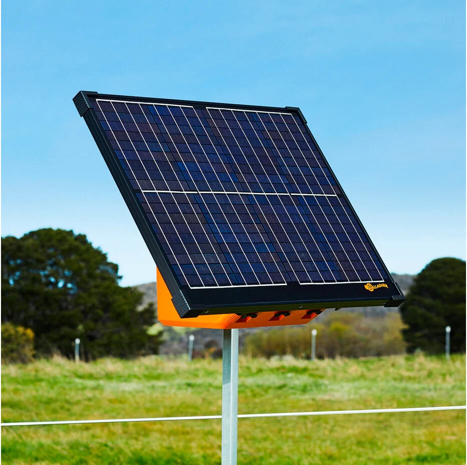 Gallagher S400 solar electric fence energiser incl. two 12 volt batteries