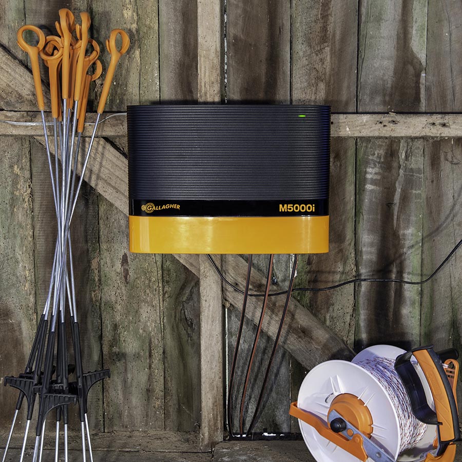 Gallagher M5000i mains electric fence energiser