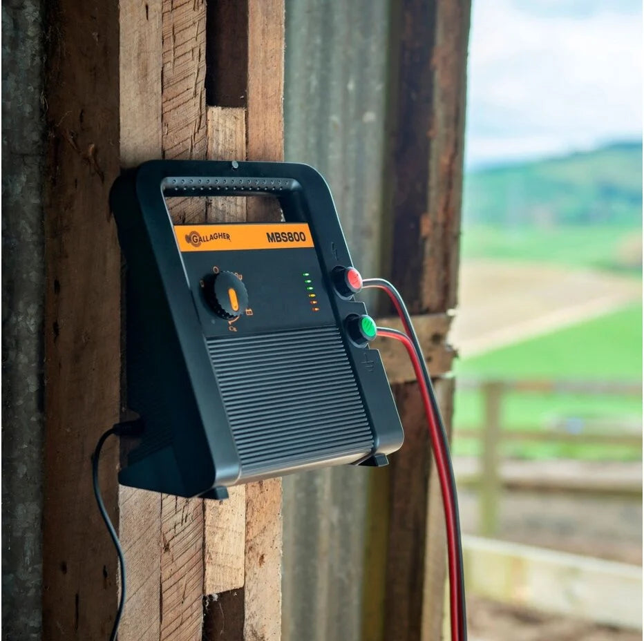 Gallagher MBS800 Electric Fence energiser (230V/12V/Solar) Mains, Battery or Solar | ST