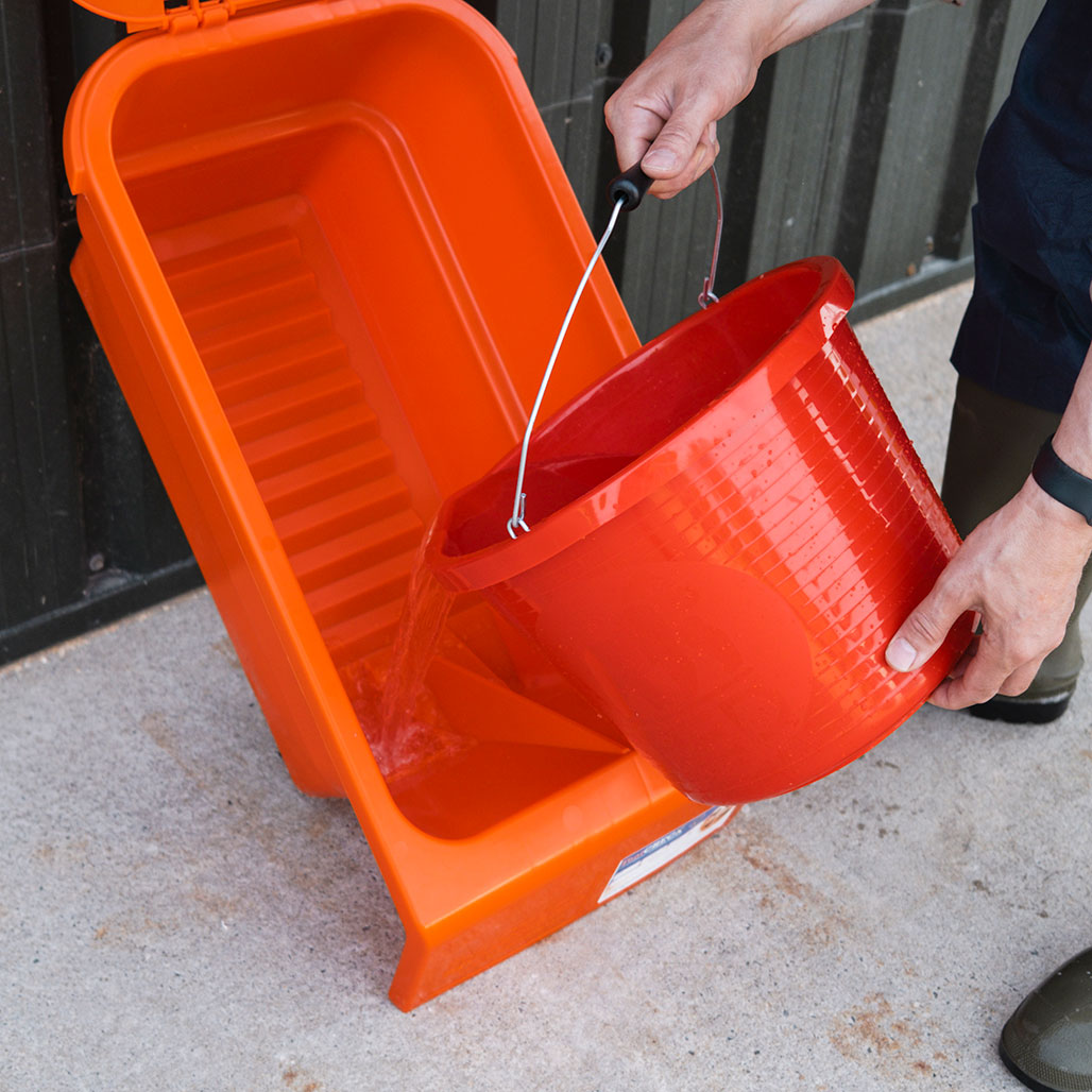 Foot dip bucket with measurements