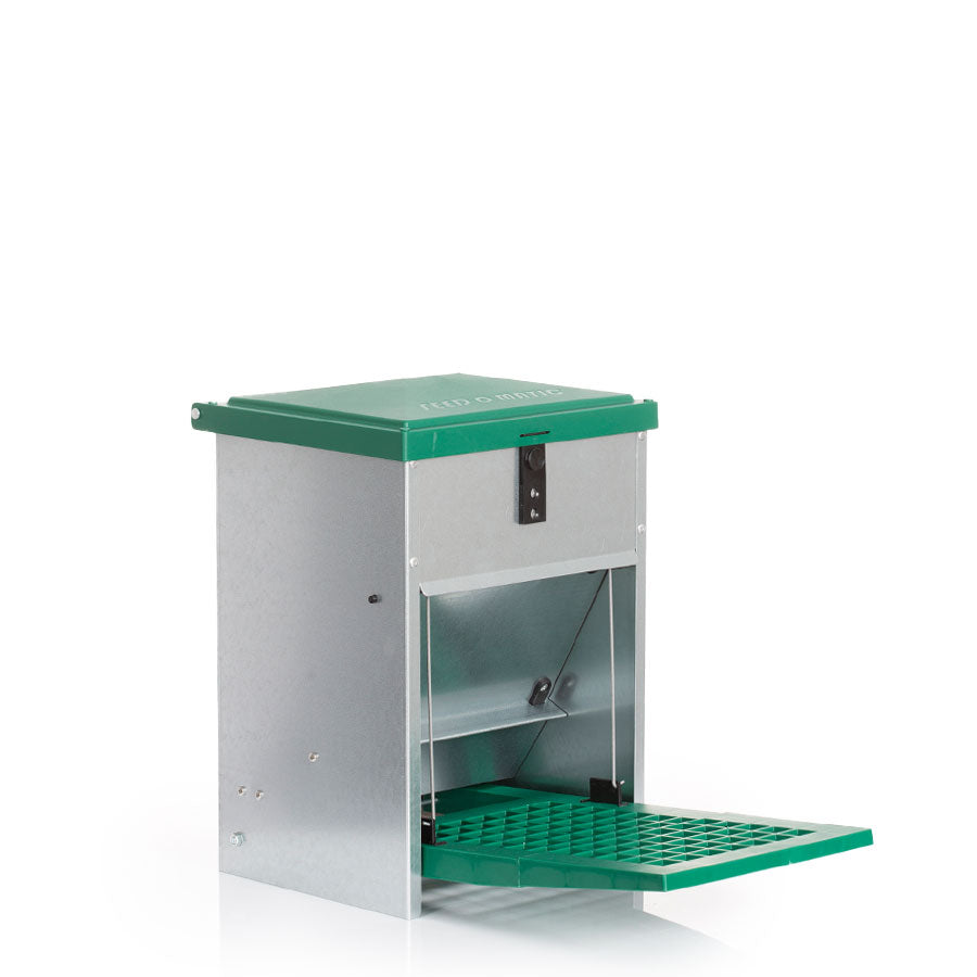 Feedomatic Treadle Feeder with a pre fited ratguard with a 5kg capacity
