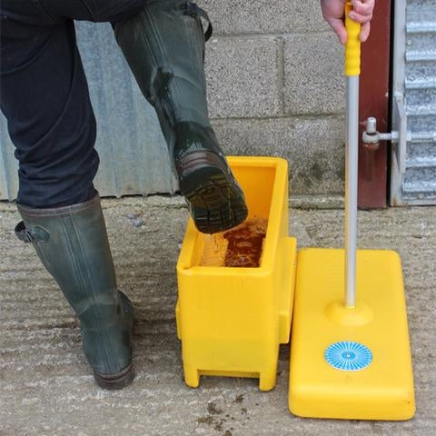 Boot disinfection tub with lid