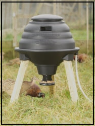 The Emperor Feeder is light and easy to handle and is equipped with a strong, water tight lid with a robust push click fit which is the right size and height for convenient filling