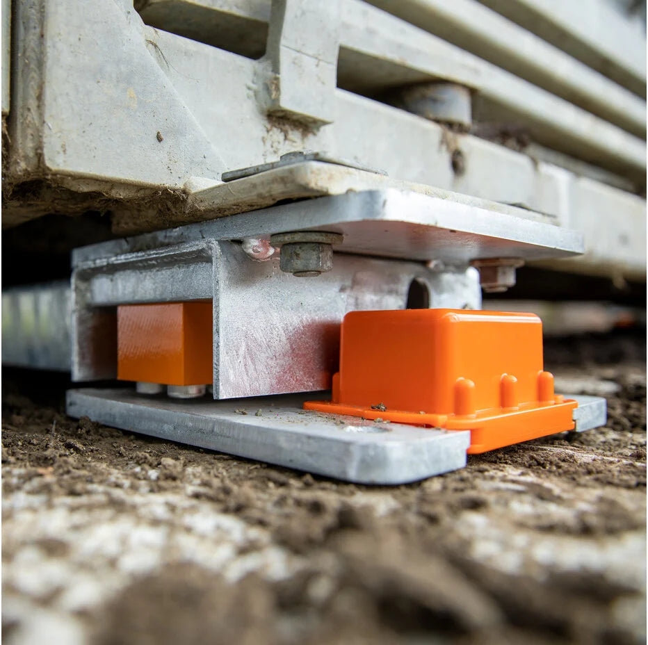 close up of gallagher load bar
