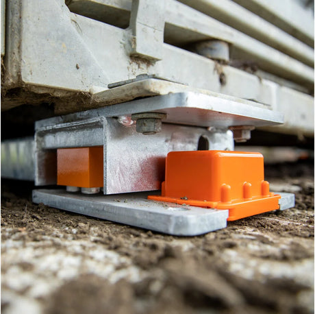 close up of gallagher load bar