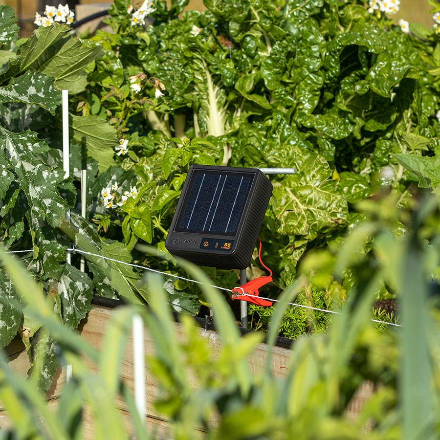 Gallagher S6 Solar electric fence engergiser incl. Lithium battery (3.2 V - 6 Ah)