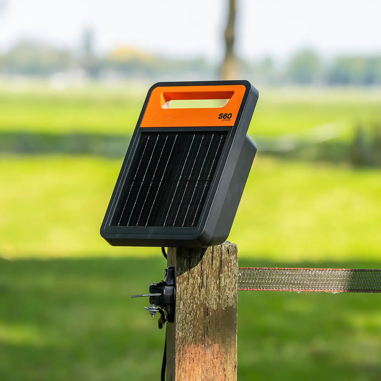 Gallagher Solar Powered S60li  electric fence energiser