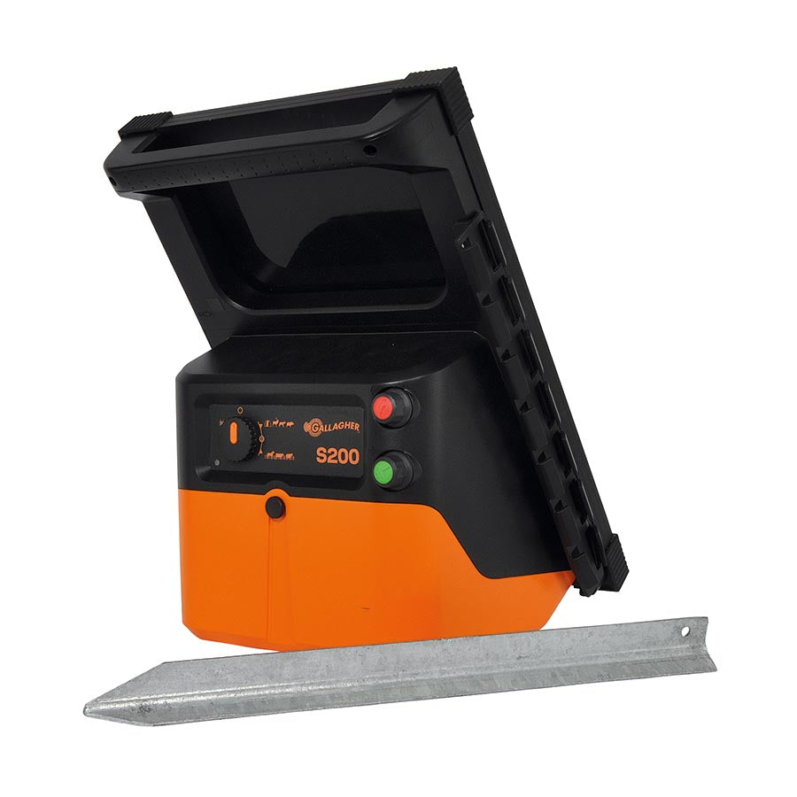 Gallagher S200 solar electric fence energiser incl. two 12 volt batteries