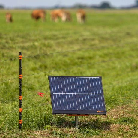 Gallagher S400 solar electric fence energiser incl. two 12 volt batteries