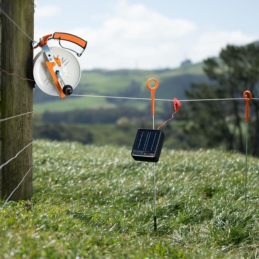 Gallagher S12 Solar Powered Electric Fence Energiser/Charger incl 3.2V Lithium Battery | ST |