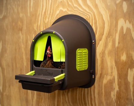 Rollaway laying nest for chickens