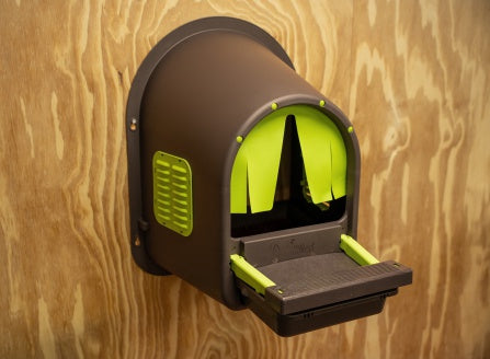 Laying nest for Hens with roll away