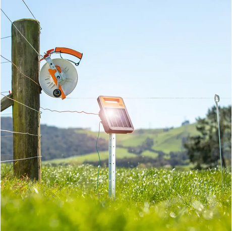 Gallagher S16Li Solar Powered Electric Fence Energiser/Charger incl 6V Battery | ST |