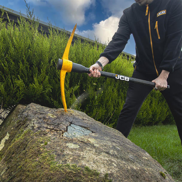 JCB Professional 7lb Chisel & Point Pick Axe | JCBPA11