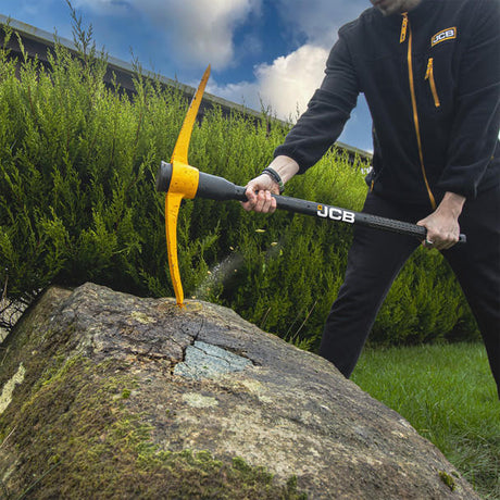 JCB Professional 7lb Chisel & Point Pick Axe | JCBPA11